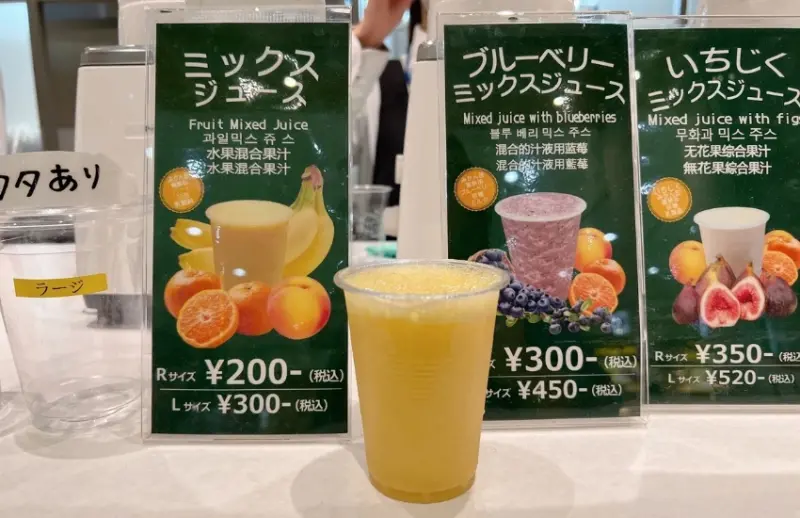 轉乘四大車站絕對不可錯過的現榨冰沙果汁，一杯只要200日圓的大阪老派浪漫。