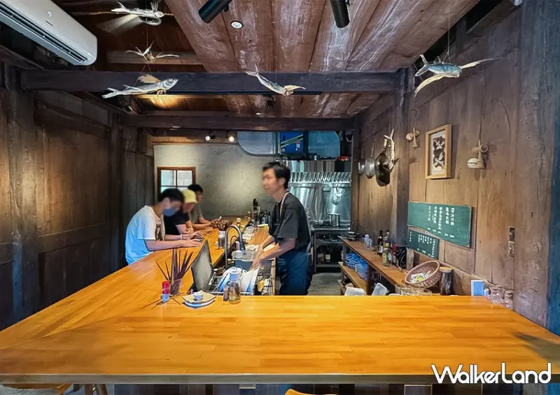 飛魚拉麵台灣也有！宜蘭蘇澳美食 飛屋拉麵 強勢回歸、沒訂位吃不到，菜單飛魚天婦羅必吃。