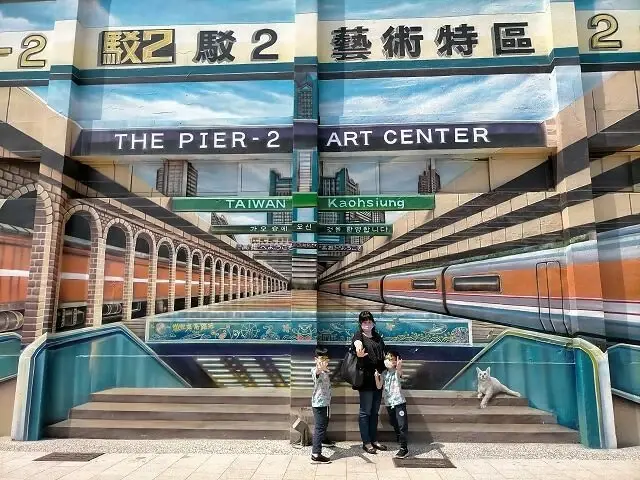 高雄駁二特區一日遊！走逛倉庫群、大港橋，周邊美食景點也不落下。 / 部落客「寶小銘」提供