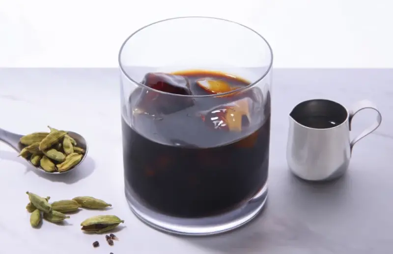 上島珈琲店夏季三款清涼新品上市，椰林飄香刨冰、雙重法蘭絨滴濾咖啡8間店限定。