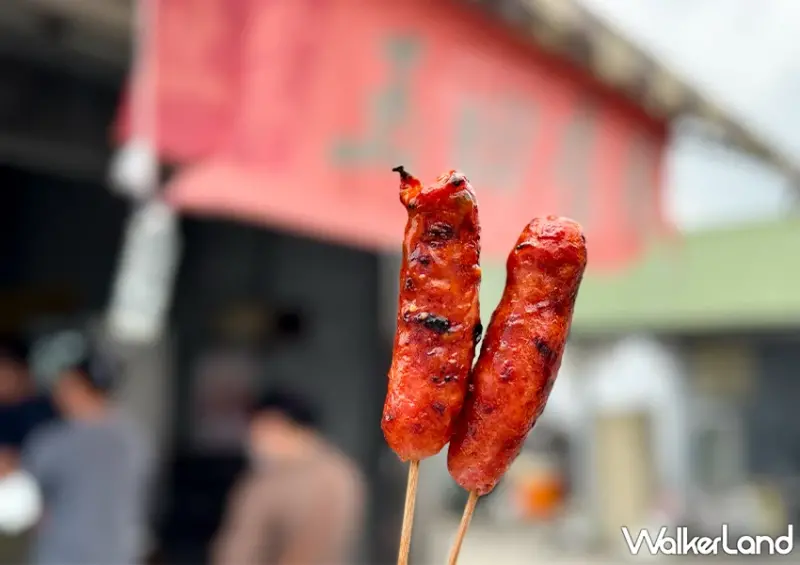 宜蘭碳烤香腸霸主！玉田碳烤香腸 礁溪必吃小吃，刷上自製辣醬超讚。