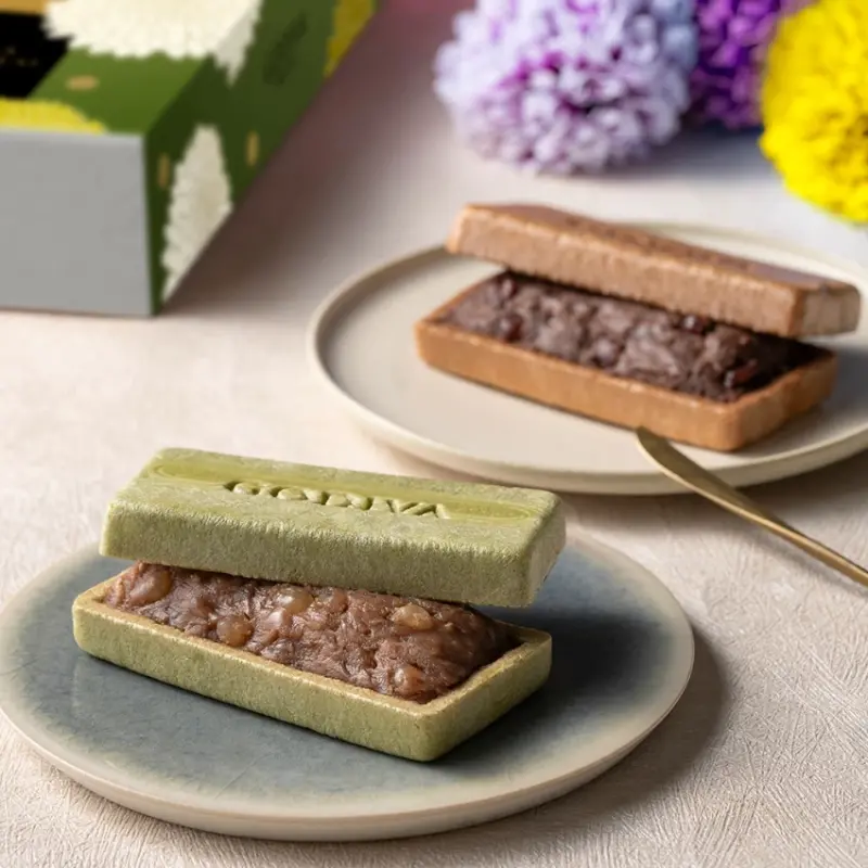 GODIVA推出和菓子最中巧克力，酥脆抹茶和可可香巧克力的和洋融合新滋味。