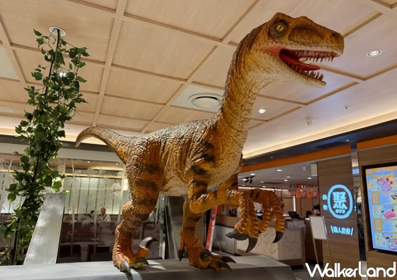 忠孝SOGO恐龍出沒警報！侏羅紀世界巨型暴龍攻陷，會動、會叫超逼真。