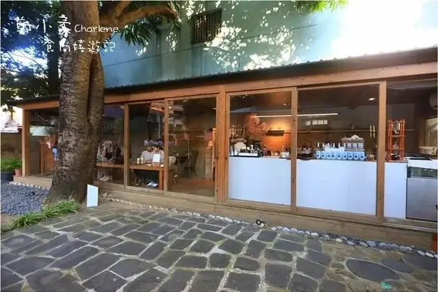 新竹市區一日遊！散步看新竹州圖書館、老屋餐廳裡吃飯，過有氣質的一天。/ 部落客「鄭小柔Charlene」提供