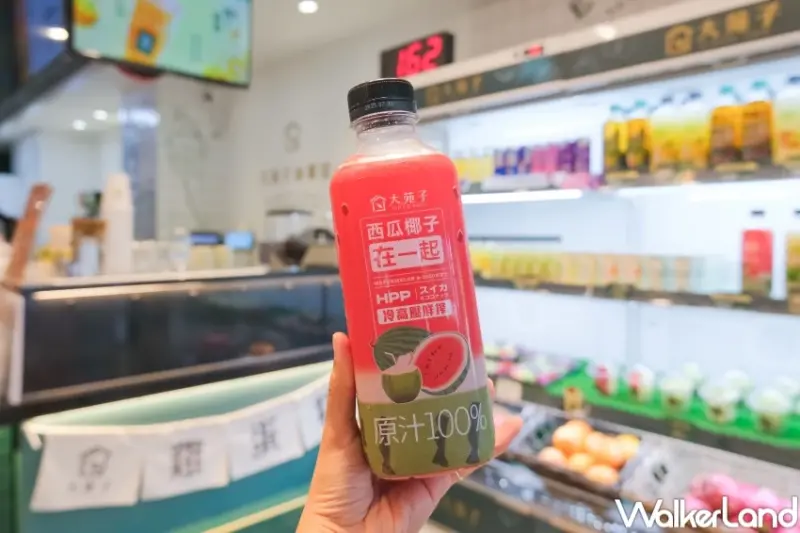 起床早餐喝這杯！大苑子「羽衣甘藍5蔬果汁」早餐系飲品推薦，夏季必喝西瓜椰子在一起。