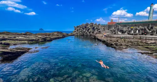 基隆避暑景點7大推薦！基隆天然游泳池 室內冷氣景點，遛小孩一次去。