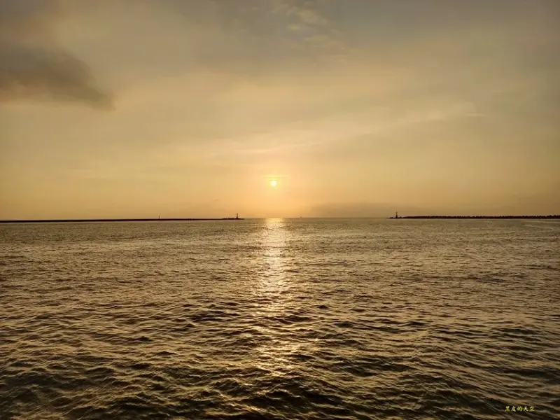 高雄西子灣順遊提案！造訪美術館、古蹟散步拍美照，西子灣追夕陽、賞明月