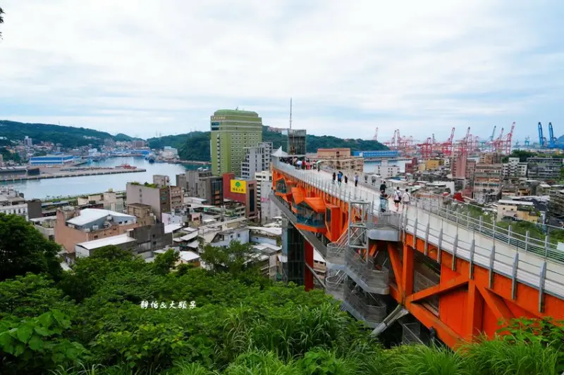 基隆文化巡禮半日遊！登高望海、廟口吃美食，感受一年一度雞籠中元祭氛圍。/ 部落客「靜怡＆大顆呆」提供