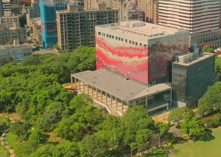 新北林口新景點！國家檔案館試營運免費參觀，順遊竹林山觀音寺、吃排隊拉麵。 / 取自 國家檔案局官網