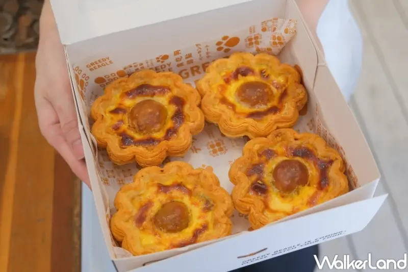 蛋黃酥變蛋塔！貪吃狗甜點「紅豆鹹蛋黃千層蛋塔」，中秋節蛋塔限定開賣。