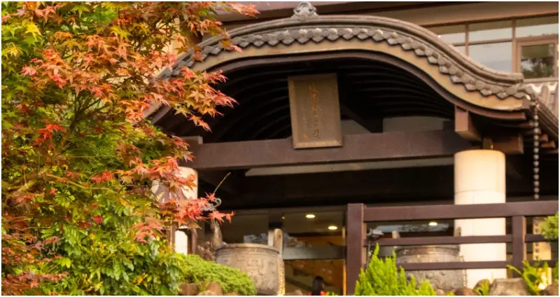 金秋連假精緻一日遊，金氏世界紀錄TM 最大千手觀音暨《印象．恩師》紀念展