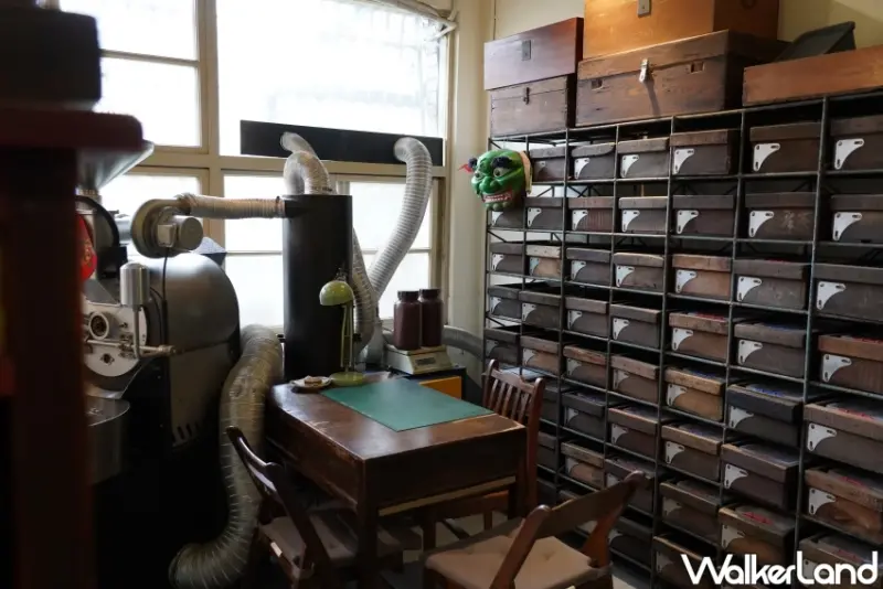 台中咖啡迷私房名單！里厚來坐自家烘焙咖啡店 藏在國美館巷弄的老宅咖啡廳，手沖咖啡配手作甜點。