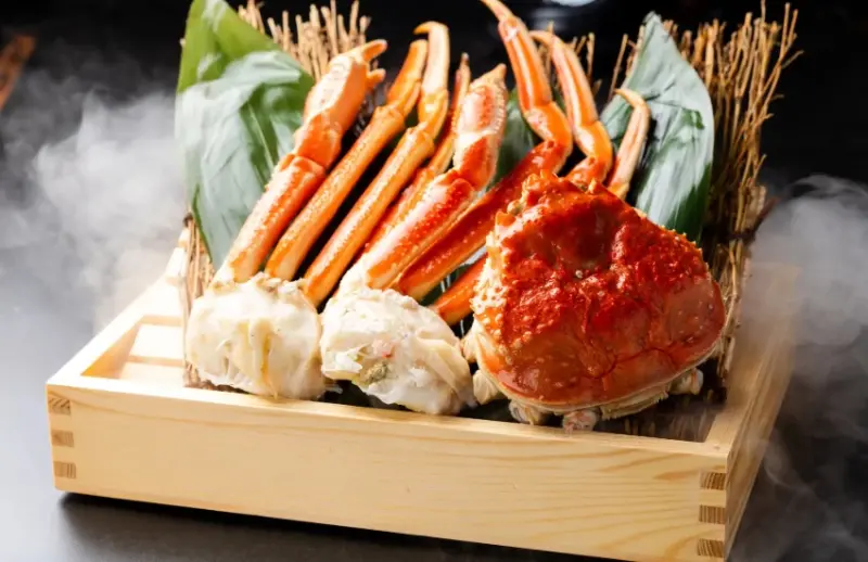 入秋東京螃蟹吃到飽「蟹一心」新開幕，離品川站2分鐘可抵，小孩來只要半價根本佛心。