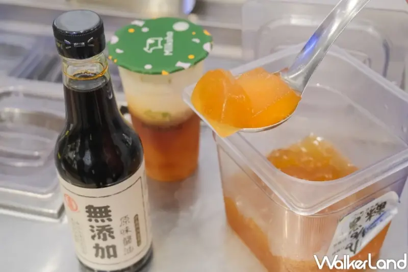 迷客夏醬油手搖杯！迷客夏X金蘭醬油粉粿，全新「黑金粉粿」免費加料。
