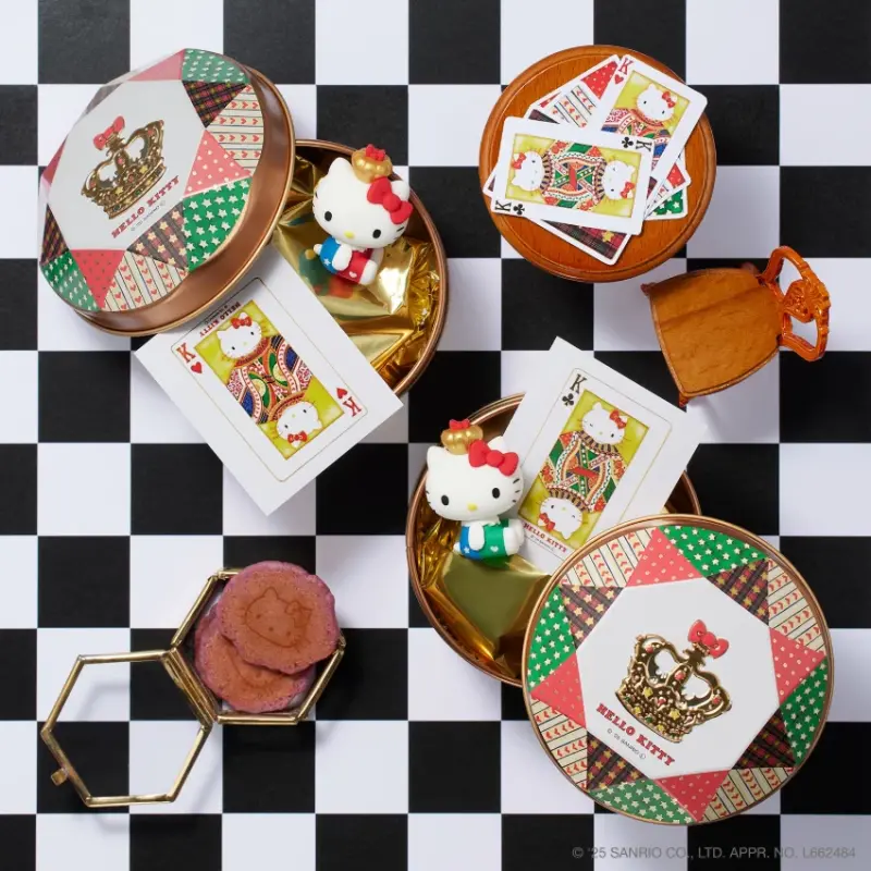 玻璃彩繪「Hello Kitty撲克牌鐵盒」限量新品伊勢丹新宿獨家販售，粉絲必買收藏。