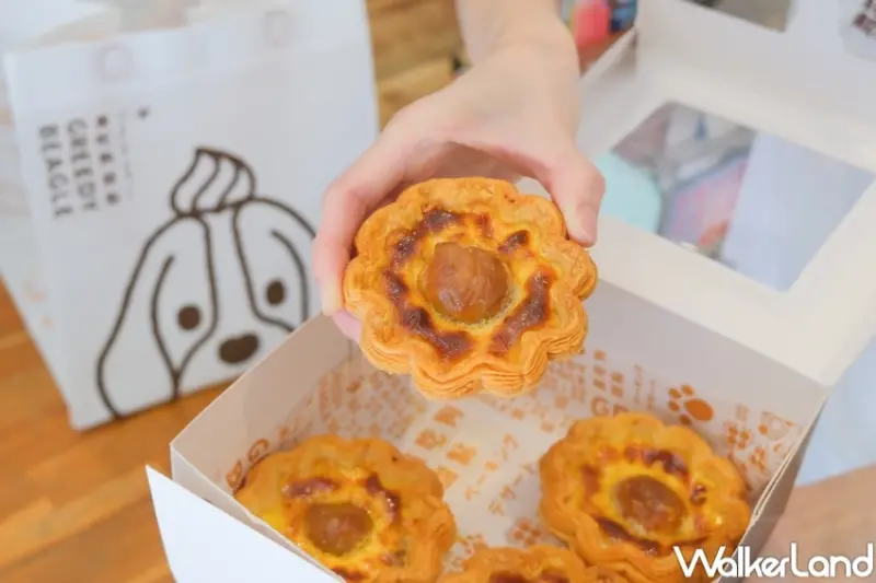 蛋黃酥變蛋塔！貪吃狗甜點「紅豆鹹蛋黃千層蛋塔」，中秋節蛋塔限定開賣。