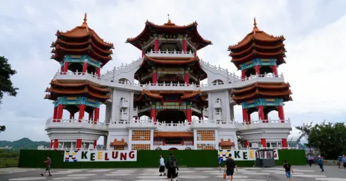 基隆文化巡禮半日遊！登高望海、廟口吃美食，感受一年一度雞籠中元祭氛圍。