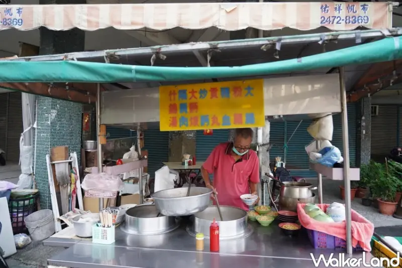沒人報過的台中大麵羹！巷口無名炒麵大麵羹 50年老味道，不到8點就賣完。