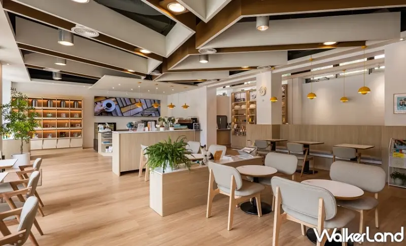 台東市區「PAGE CAFÉ」焙奇咖啡活化老建築！品嚐注入在地靈魂的長濱海鹽咖啡與鹿野紅烏龍琥珀拿鐵的獨特風土。