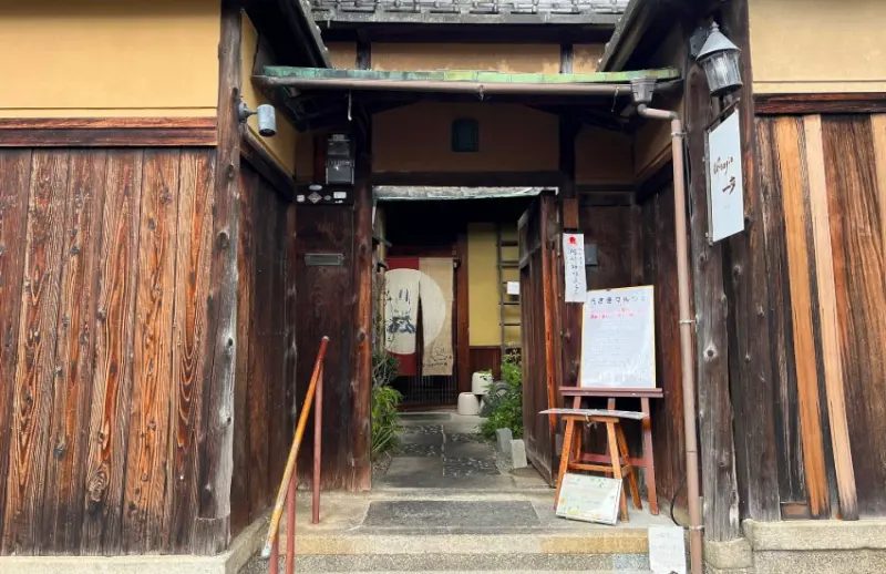 不張揚卻很雋永，走一趟京都左京區的家常料理食堂。