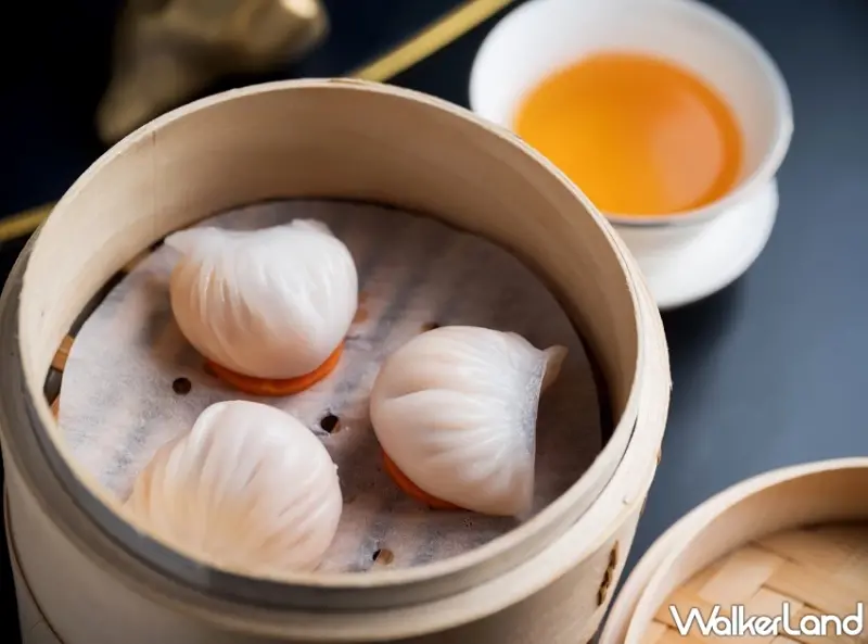 探索米其林一星「雅閣」港式點心新菜單！香港金獎女主廚葉銘惠巧手打造菊花龍蝦春卷、安蝦鹹水角。