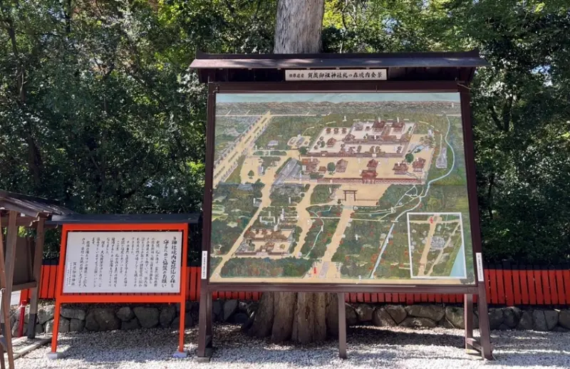 屬於京都人的降溫美學，距離河原町15分鐘車程，走訪京都上古森林「糺之森」，連結下鴨神社與河合神社的參拜散策。