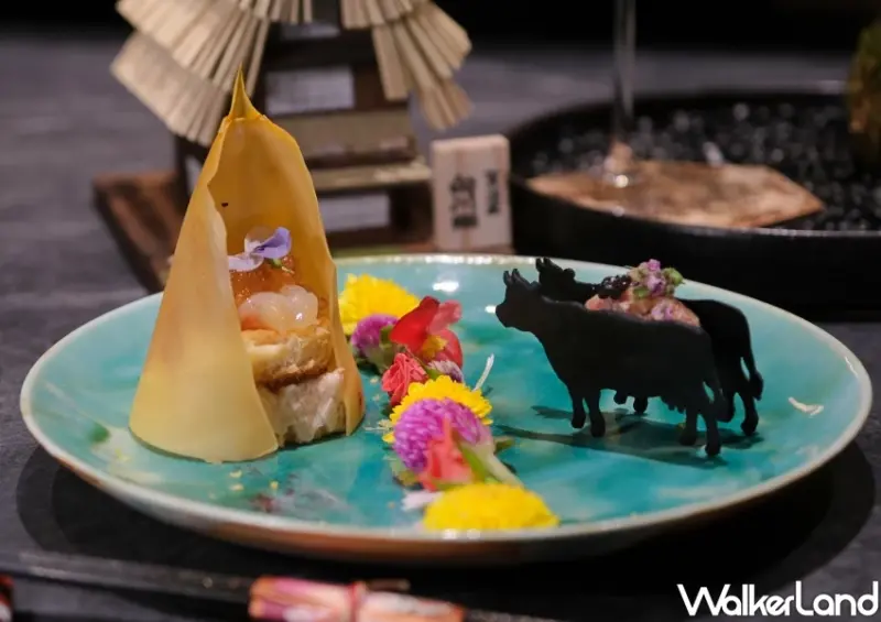 台中燒肉天皇玩出新高度！劇場式上菜秀挑戰最嗨台中燒肉，全預約制搶訂位。