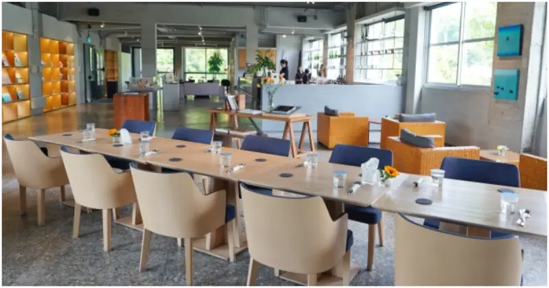 來金馬咖啡廳吃早午餐！金馬賓館當代美術館結合展覽與咖啡廳，一站式高雄展覽藝術饗宴。