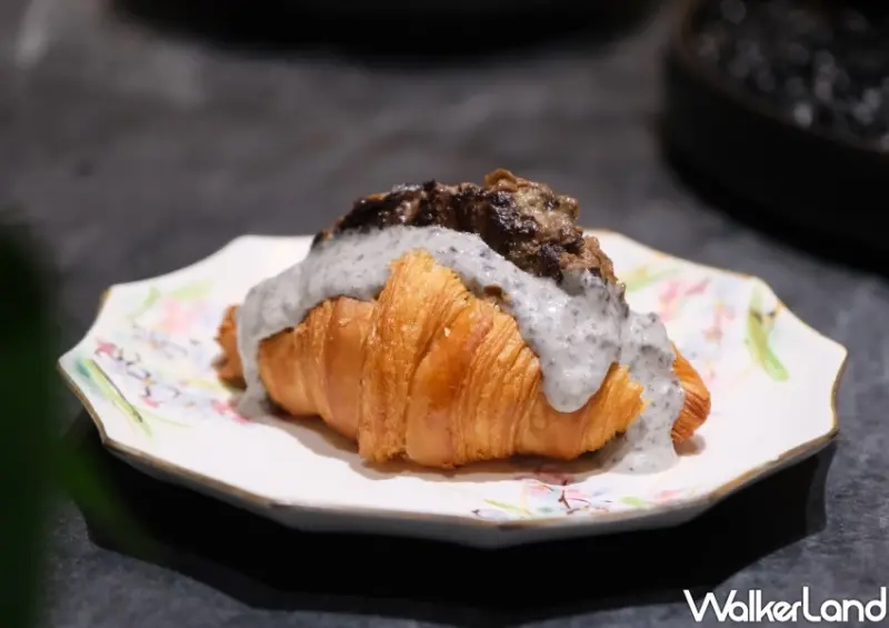 台中燒肉天皇玩出新高度！劇場式上菜秀挑戰最嗨台中燒肉，全預約制搶訂位。