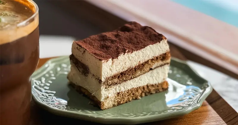 東區咖啡廳推薦！Ratio Coffee Roasters 菜單提拉米蘇必點，台北深夜咖啡廳首選。