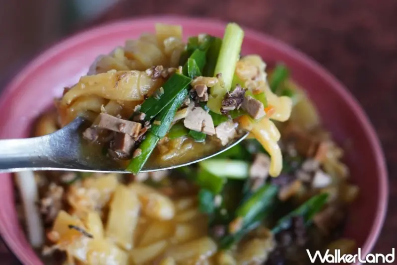 沒人報過的台中大麵羹！巷口無名炒麵大麵羹 50年老味道，不到8點就賣完。