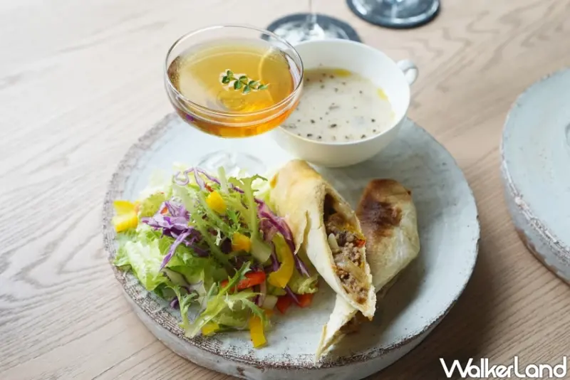 金馬咖啡廳！金馬賓館當代美術館結合展覽與早午餐，打造一站式高雄藝術饗宴。