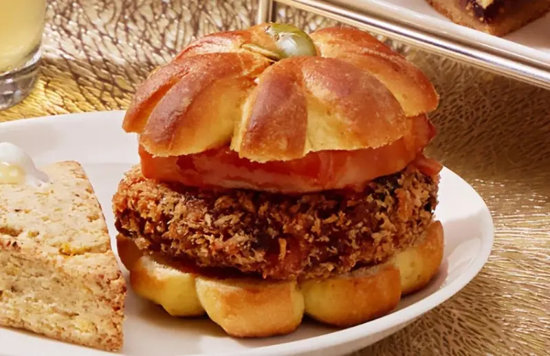 中目黑星巴克臻選® 東京烘焙工坊秋季下午茶登場，蘋果泡芙、松果塔配季節限定精品咖啡，獨家滋味不容錯過。