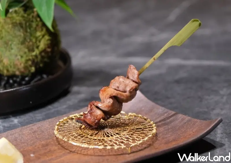 台中燒肉天皇玩出新高度！劇場式上菜秀挑戰最嗨台中燒肉，全預約制搶訂位。