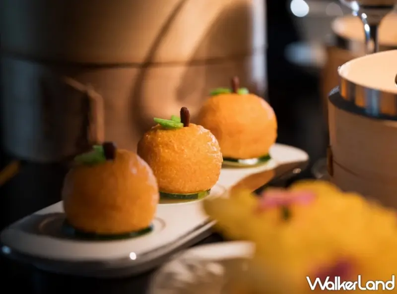 探索米其林一星「雅閣」港式點心新菜單！香港金獎女主廚葉銘惠巧手打造菊花龍蝦春卷、安蝦鹹水角。