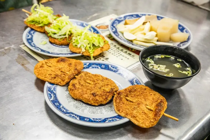 高雄西子灣順遊提案！造訪美術館、古蹟散步拍美照，西子灣追夕陽、賞明月