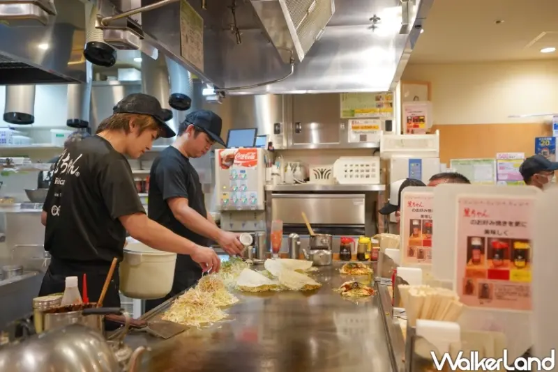 廣島人推薦的廣島燒！麗ちゃん70年老字號，廣島車站排隊美食名店，廣島燒選擇多元。