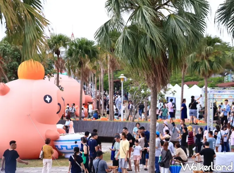 2025臺南安平景點「卡比胖拉」萌翻天！12米巨大水豚現身漁人碼頭，夜間燈光秀與假日市集全攻略。