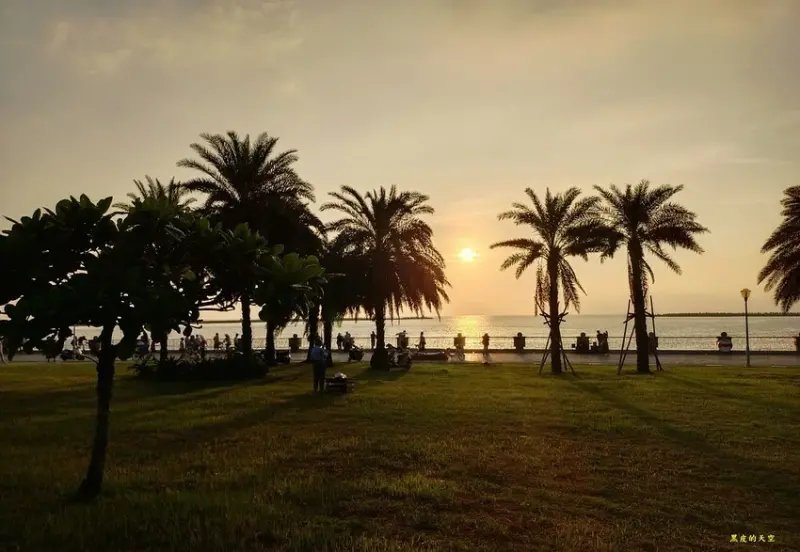 高雄西子灣順遊提案！造訪美術館、古蹟散步拍美照，西子灣追夕陽、賞明月