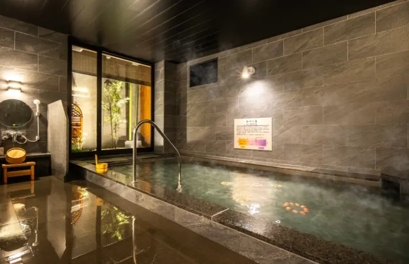 富山城前飯店新開幕！除了免費早餐吃到飽，還有北阿爾卑斯山景和美美的城堡夜景。