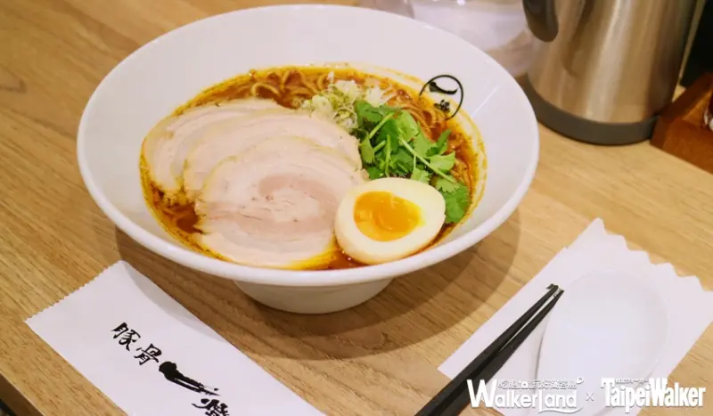 「豚骨一燈」3/29 強勢登台！日系拉麵「濃厚魚介拉麵」與 台灣限定 「辛十二香拉麵」將聯手征服拉麵控。