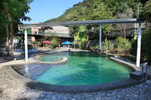 探訪尖石美人湯，順遊內灣好風景