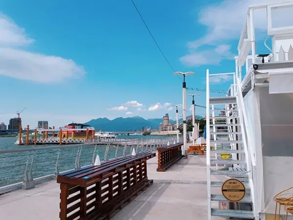 PIER5 大稻埕碼頭河岸特區貨櫃市集 /旅遊窩客 大海愛上藍天 提供