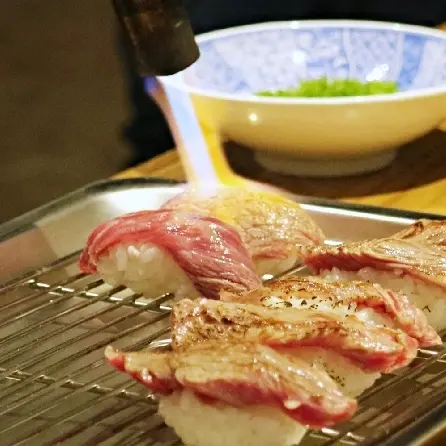 高雄人搶先吃！高雄英迪格酒店推出「阪南浪花黑牛炙燒A4和牛握壽司」半自助餐吃到飽活動，搶攻南台灣最強吃到飽稱號。