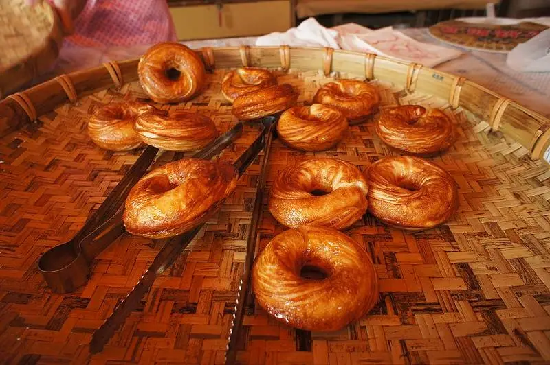 幾米電影星空小木屋+香噴噴吃了會後悔沒多買幾個的百年檜木甜甜圈