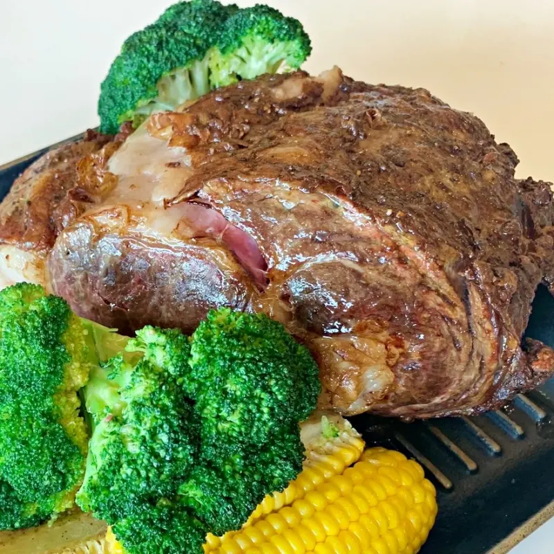 南港吃到飽控準備好了！台北六福萬怡酒店推出限時吃到飽「三人同行一人免費」，再加打卡就送Elite Bakery餅乾。