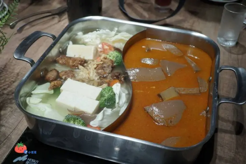 小芝 曾在 八條老宅麻辣鍋