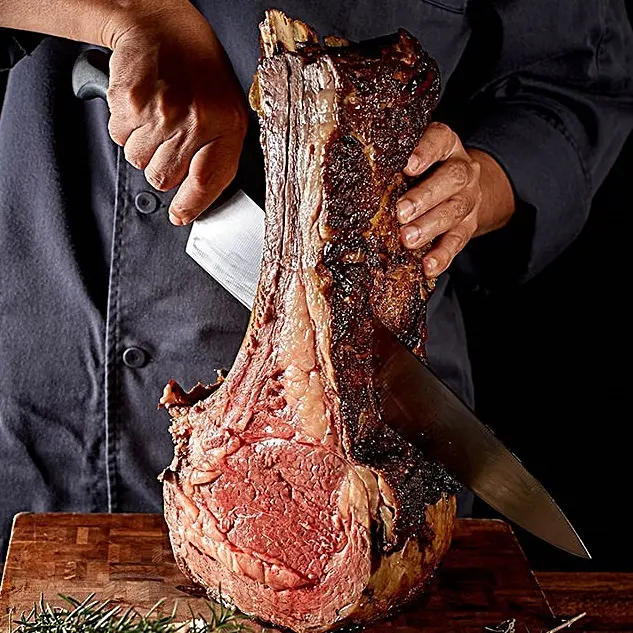 揪團慶生一定要吃到飽！美福彩匯自助餐廳推出「你生日，我請客!」壽星專案，四人同行一人免費優惠活動。