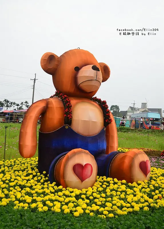 【遊】花田囍事2014新社花海節+浪漫新地標‧星願紫風車 