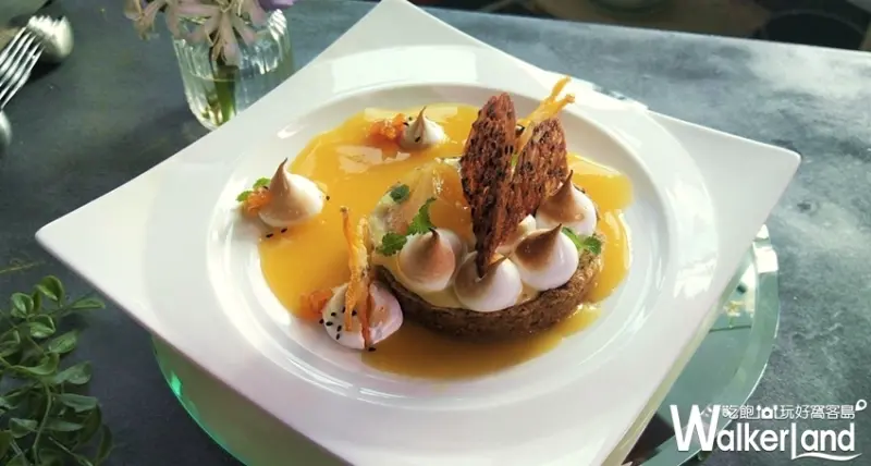 甜點控要有新歡了！頂鮮獨家推出台裔廚神「芝麻楊桃蛋白霜塔」，這波限量甜點絕對不能錯過。